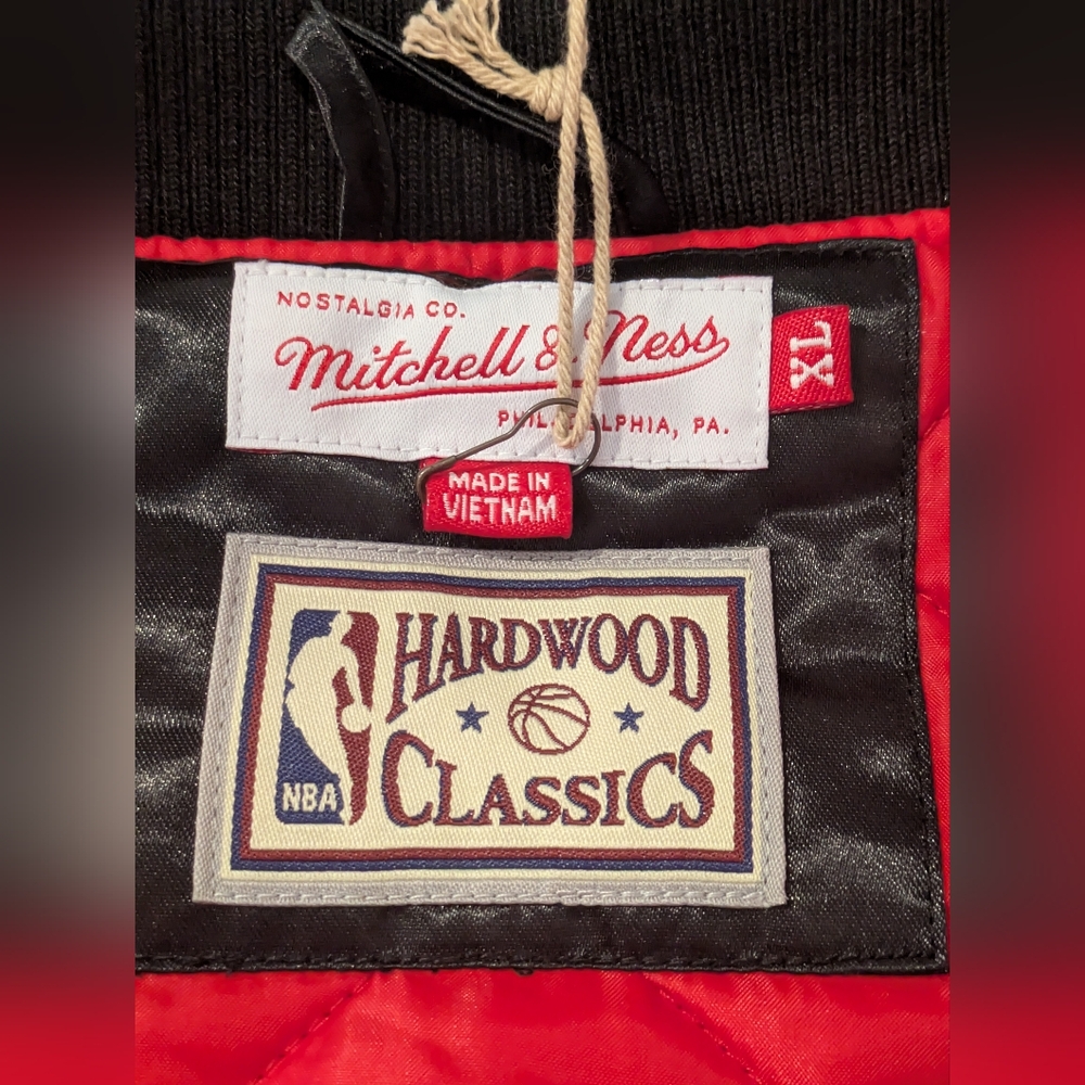 NWT Mitchell & Ness Hardwood Classic Jacket Size XL Atlanta Hawks NBA BLACKOUT - Picture 7 of 13